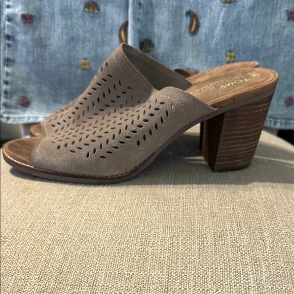 TOMS Women's Gray Perforated Mules - Picture 4 of 8
